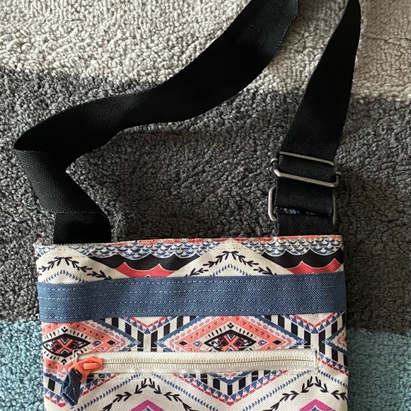 Dakine Jive Crossbody Purse - Picture 2 of 4